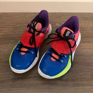 Kyrie Low 3 “NY vs. NY” basketball shoe